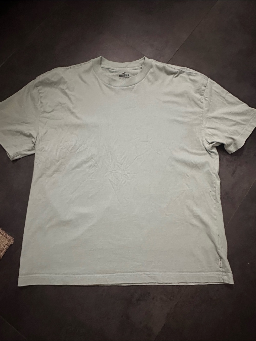 ⭐️ unisex Hollister tee!